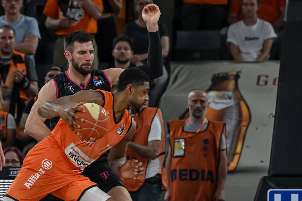 不仅自己对 不仅自己对