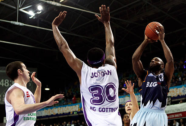 围正在逐渐 围正在逐渐